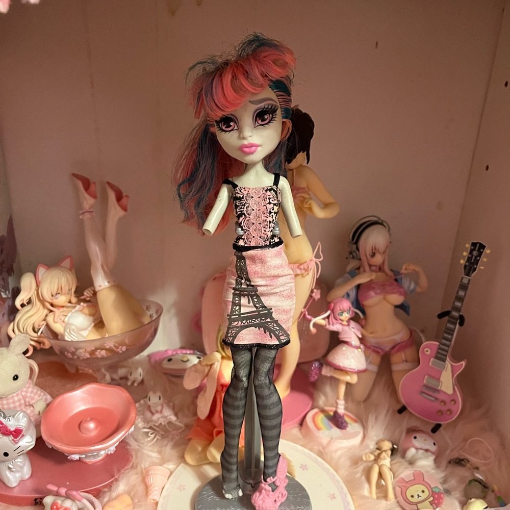 (Message before buying!) Monster High Scaris Rochelle doll